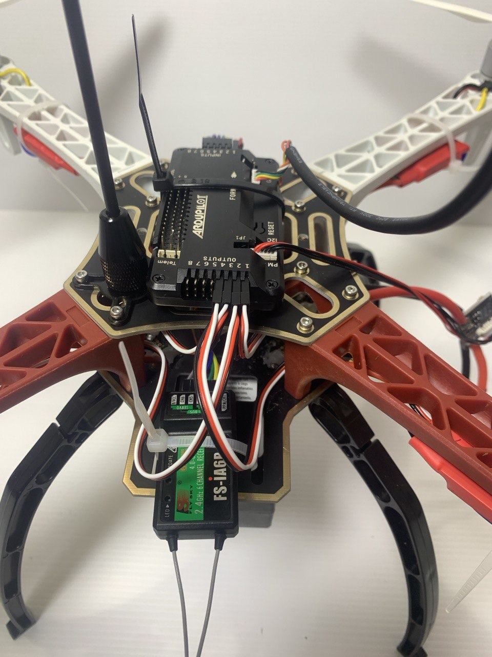 Branchement moteurs/ESCs sur l'APM