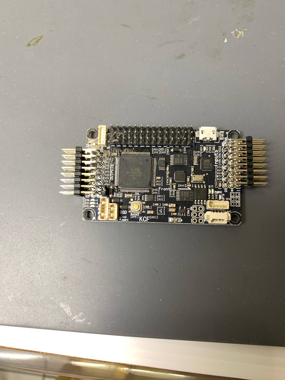 APM 2.8 face avant